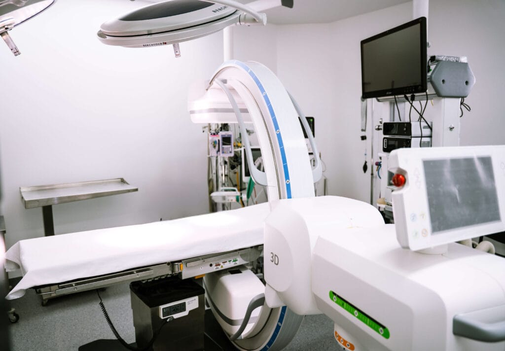 Clínica de Cuyo - Clínica de Cuyo incorpora el neuronavegador BrainLab y el Arco en C Siemens Cios Spin